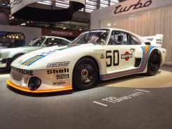 Bache Décorative d'une Porsche 935 Turbo de 1977 Salon Rétromobile de Paris