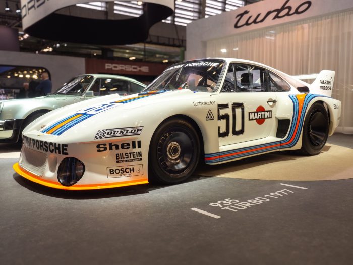 Porsche 935 Turbo 1977 Bache Décorative d'une Porsche 935 Turbo de 1977 Salon Rétromobile de Paris